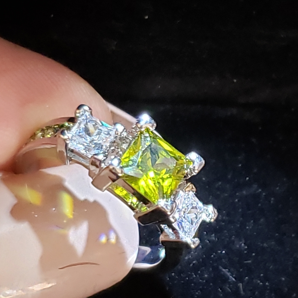 Princess cut peridot & CZs ring sz 6